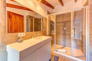 Shower, hair dryer, towels - Can Cladera for eigth people with pool (Pollensa)