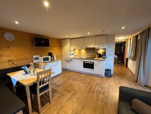 Réfrigérateur, micro-ondes, four, lave-vaisselle