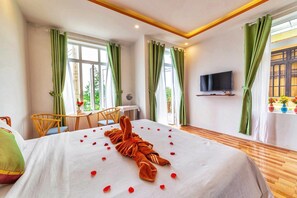 Minibaari, yksilöllisesti sisustettu, työpöytä