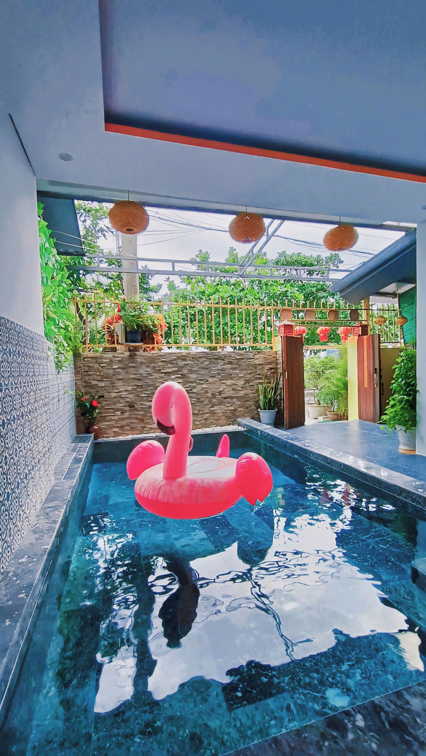 Frigobar, individualmente decorados, escrivaninha