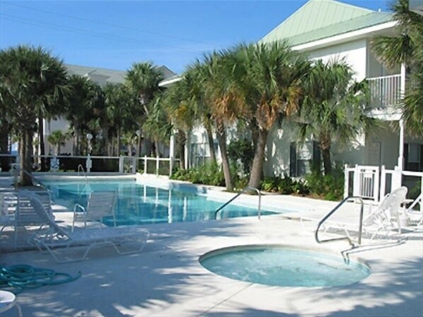 Pool - Direct Gulf View, Designer Decor! Steps to sand. Sleeps 6. (Destin)