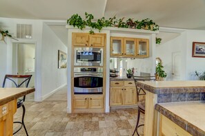 冰箱、微波炉、烤箱、炉灶