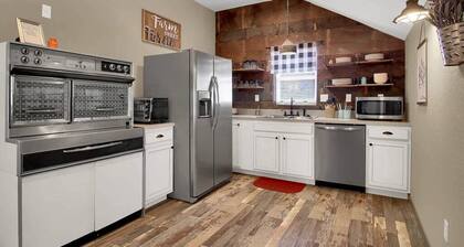 NUEVA LISTA! 3 habitaciones, 3. 5 baños Pensión en la calle 6