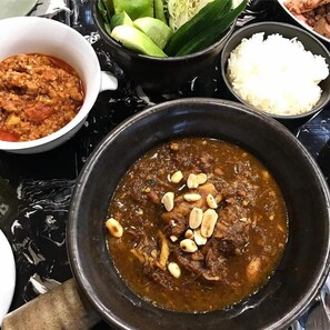 Alimentos y bebidas