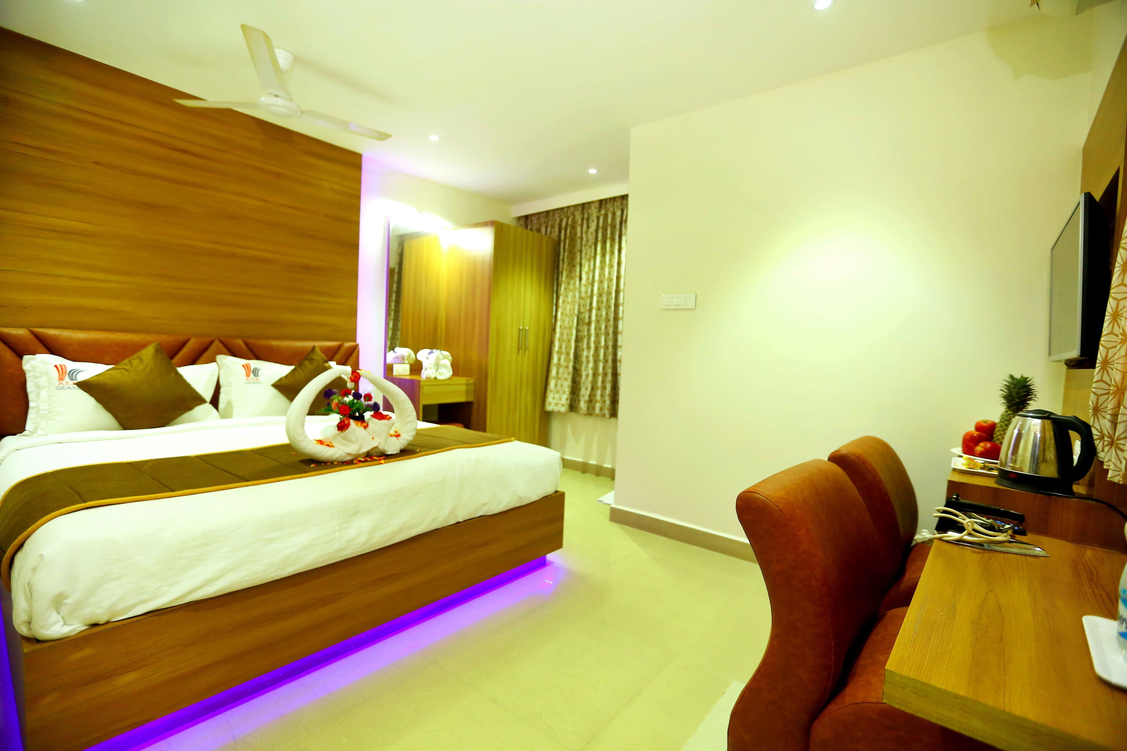 standard double room | premium bedding, in-room safe, individually furnished, desk
