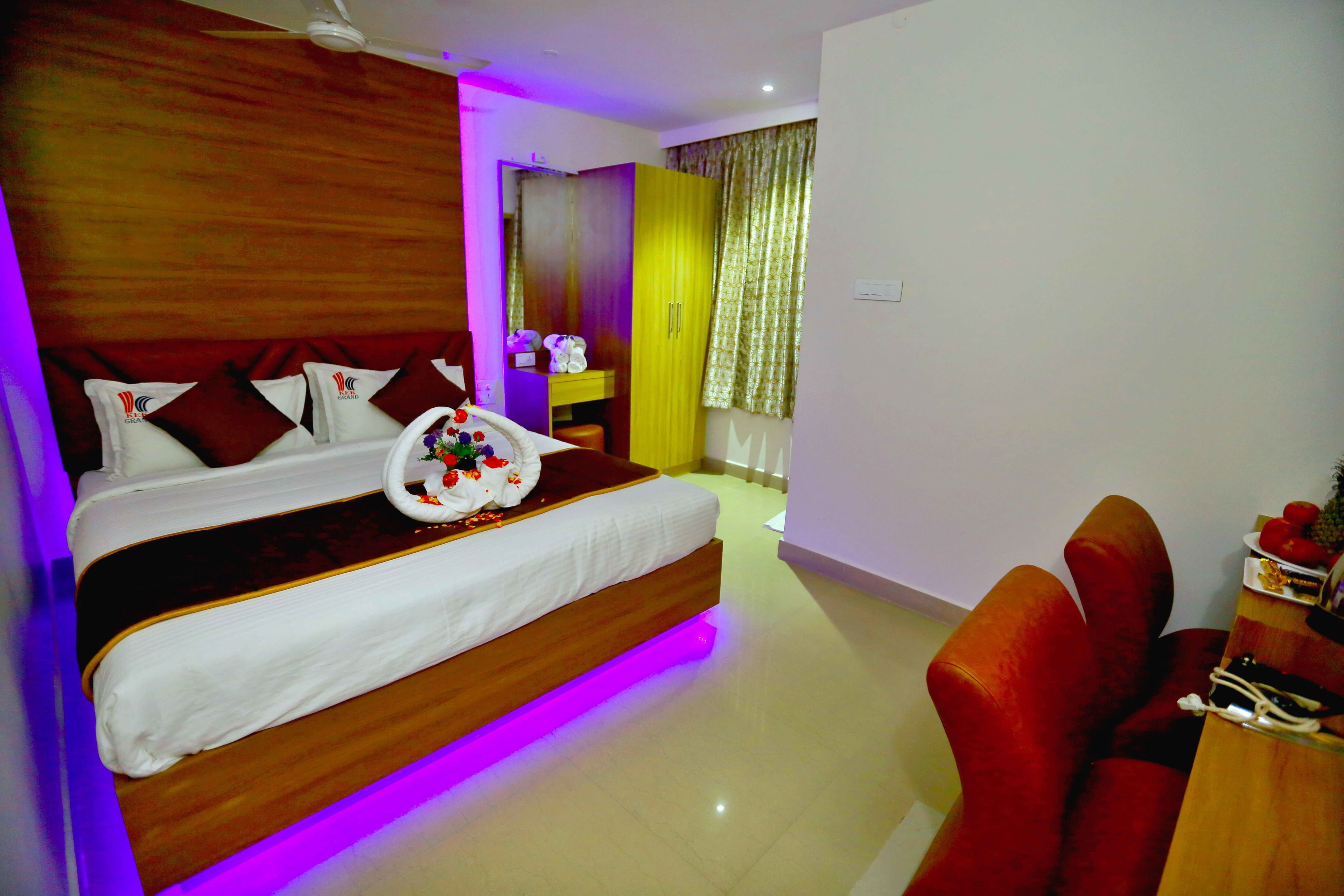 luxury double room | premium bedding, in-room safe, individually furnished, desk