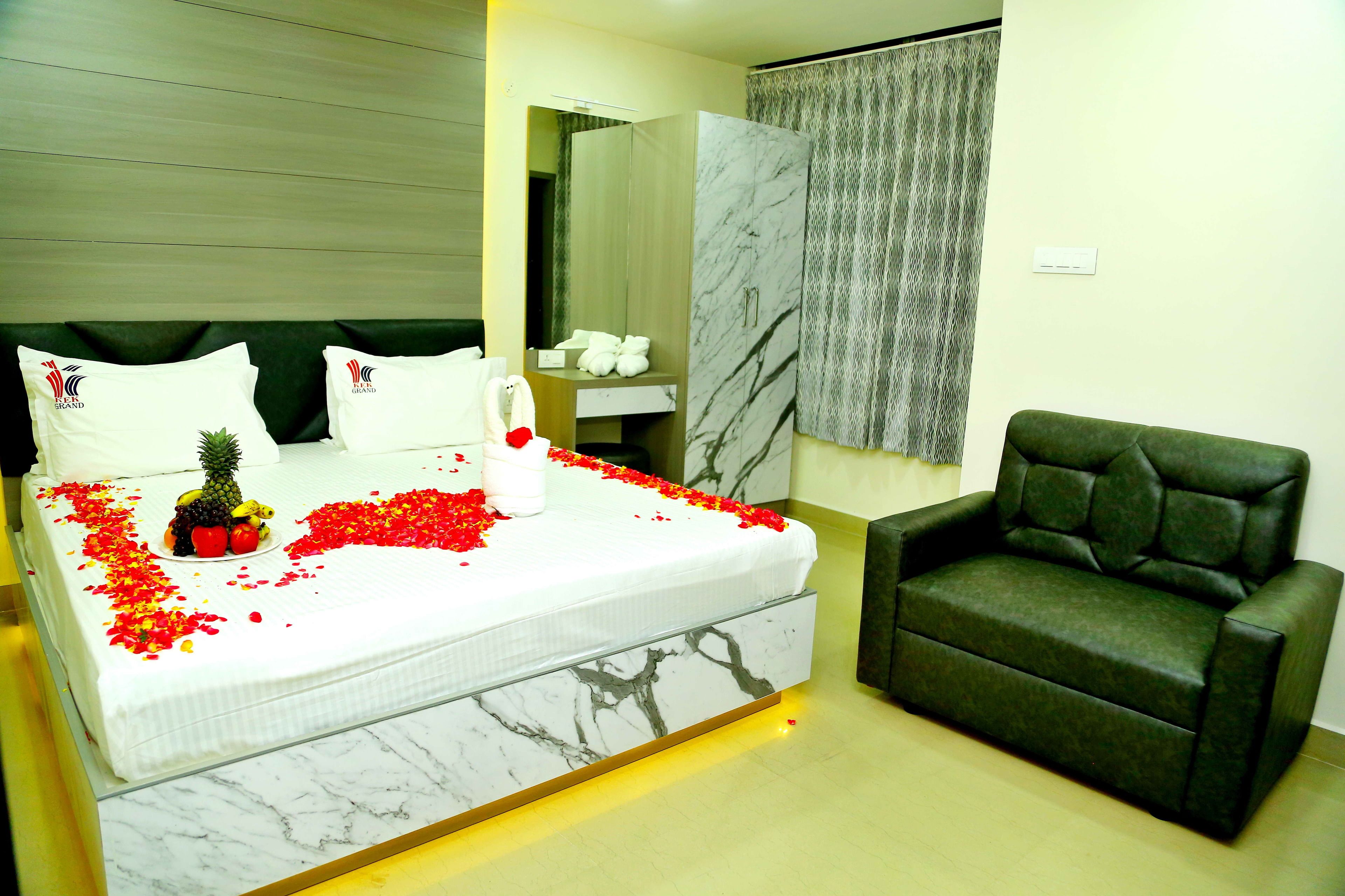 Premium bedding, in-room safe, desk, soundproofing