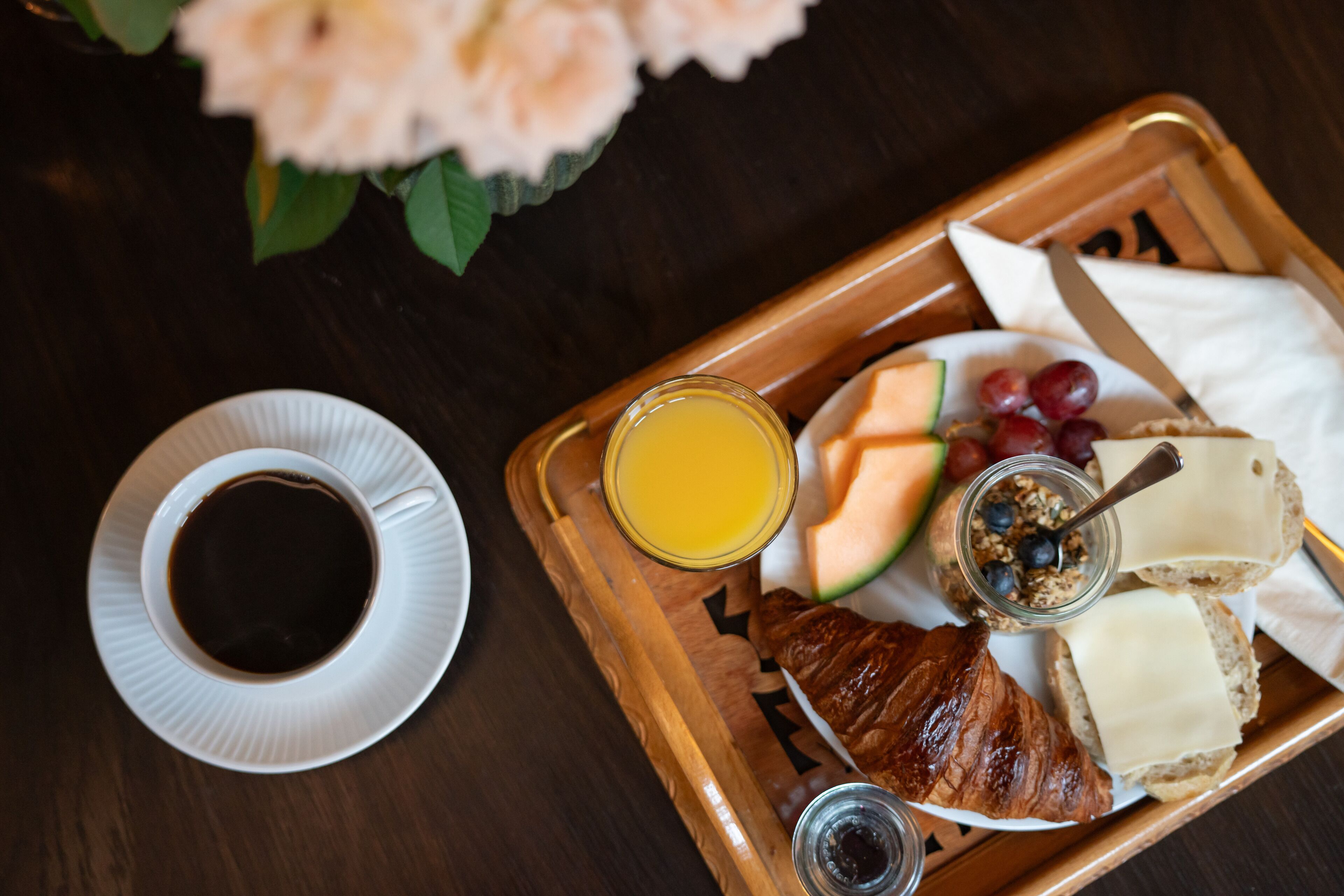 daily continental breakfast (dkk 100 per person)