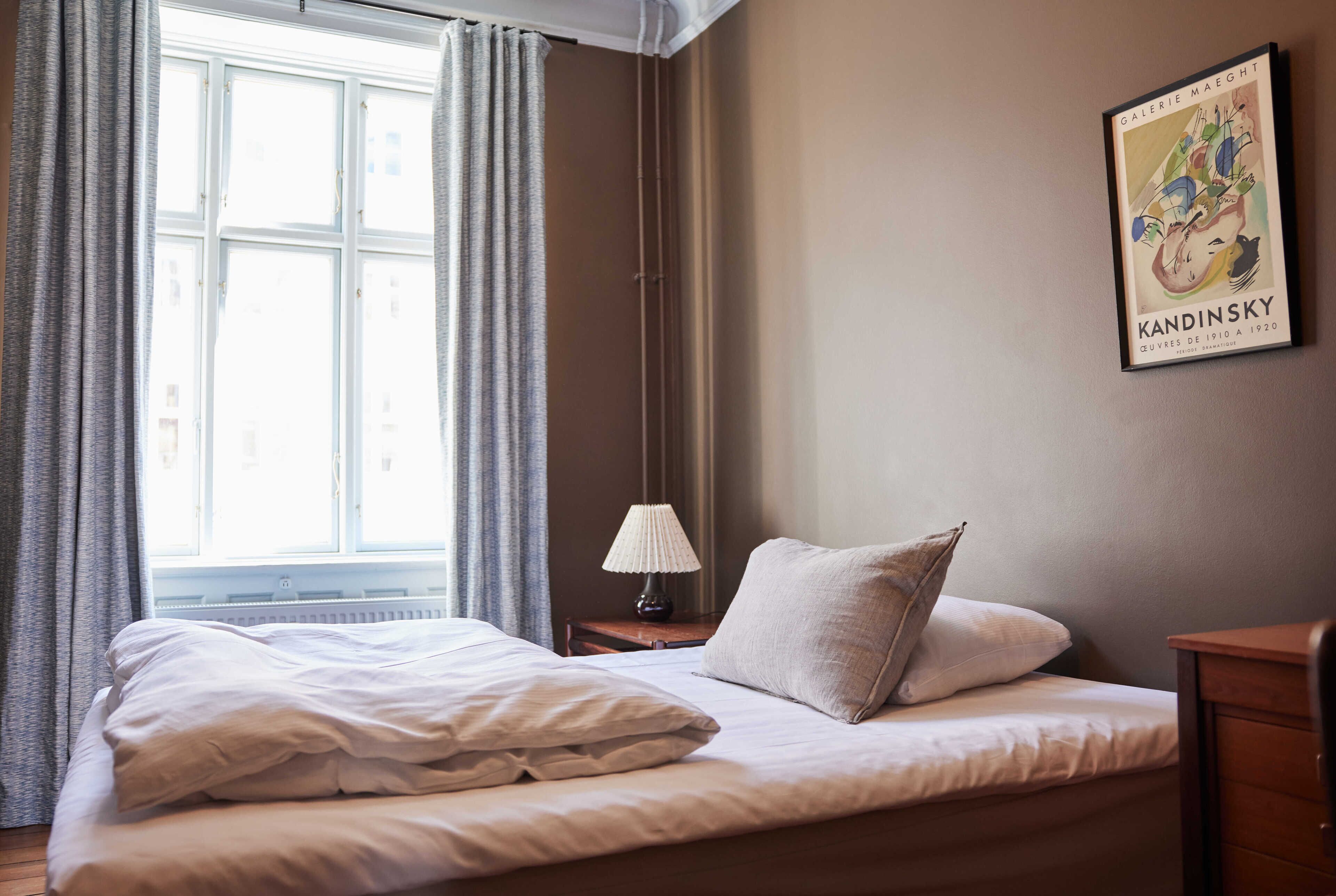 single room, 1 single bed, shared bathroom | 1 bedroom, premium bedding, down duvets, pillow-top beds