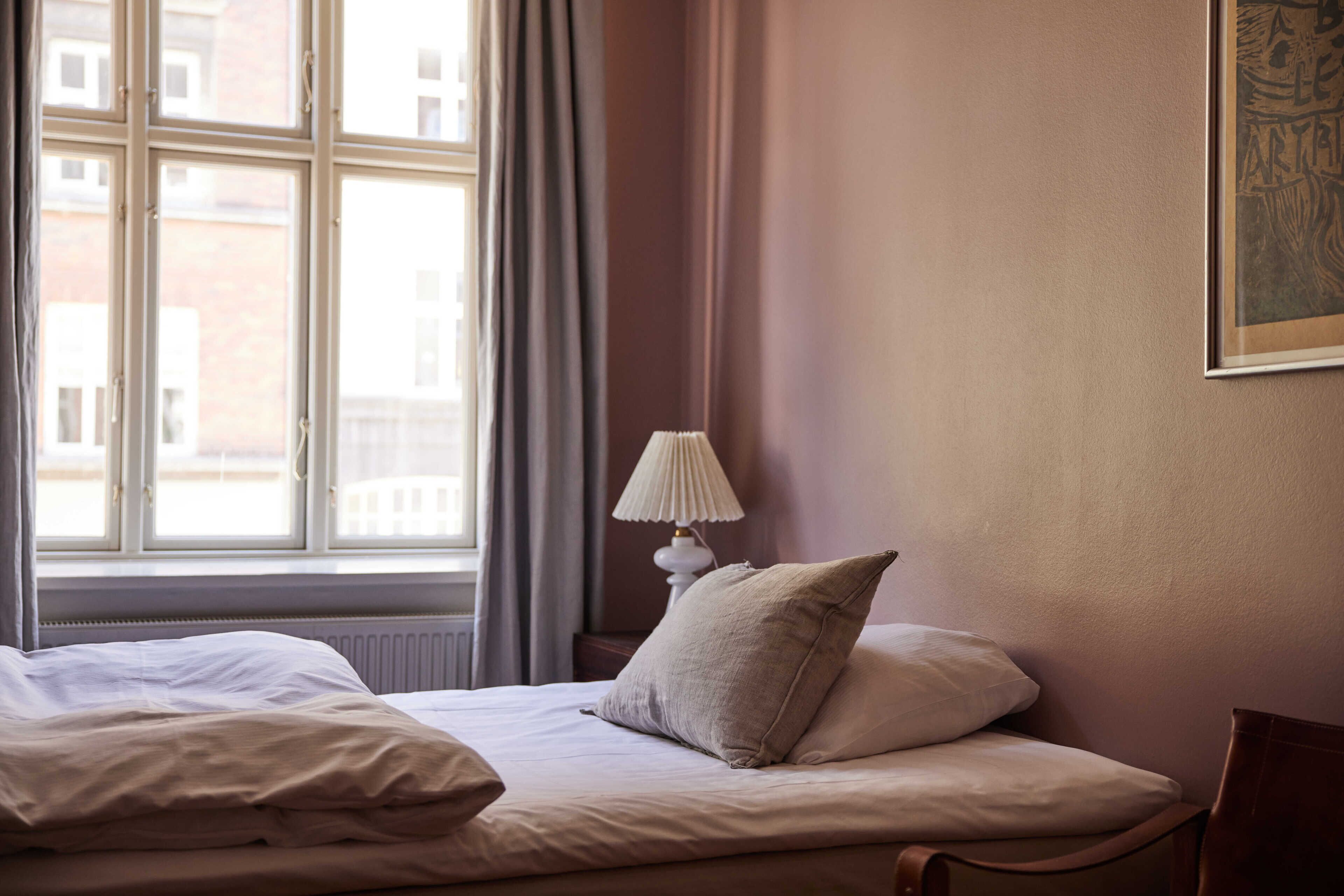 single room, 1 single bed, shared bathroom | 1 bedroom, premium bedding, down duvets, pillow-top beds