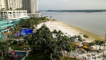 Beach nearby, white sand, 2 beach bars