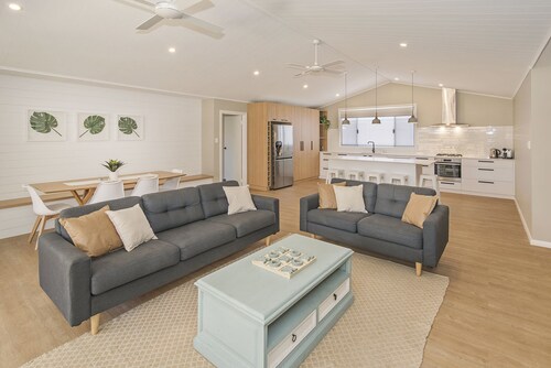 SEA BREEZE - Beachside Family Haven