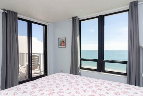 2 Bedroom Oceanfront Condo in Station One!