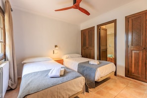 3 bedrooms, in-room safe, iron/ironing board, free WiFi