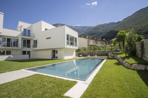 Piscine extérieure, piscine chauffée