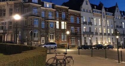 Appartement vue sur le lac avec balcon donnant sur le lac Ă  quelques pas de l'UE