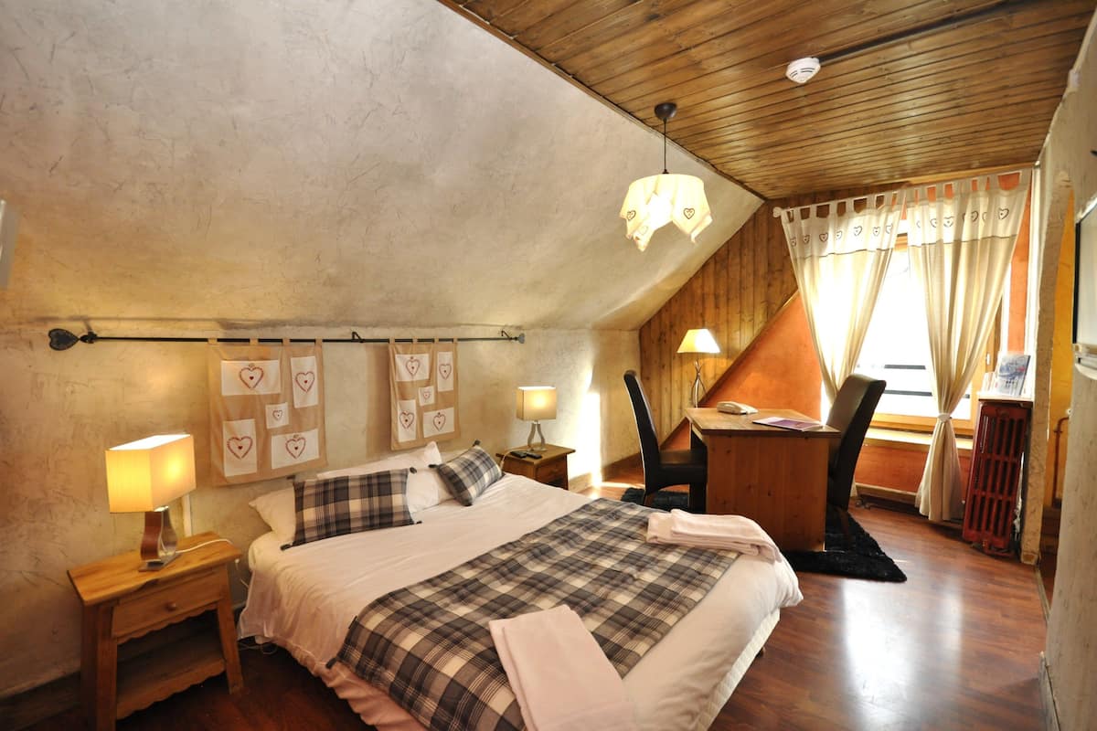 superior double  | premium bedding, individually decorated, individually furnished, desk