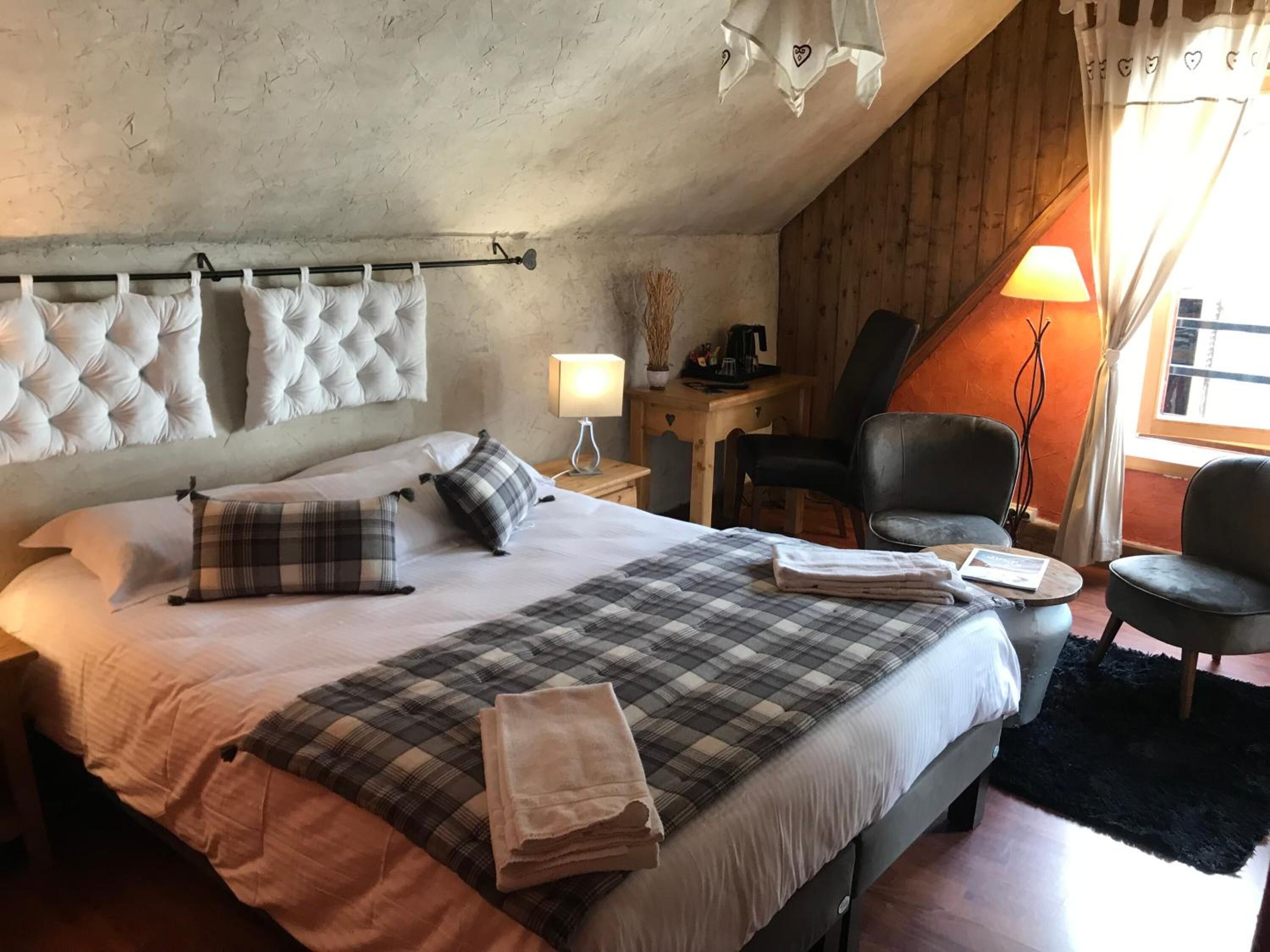 premium bedding, individually decorated, individually furnished, desk