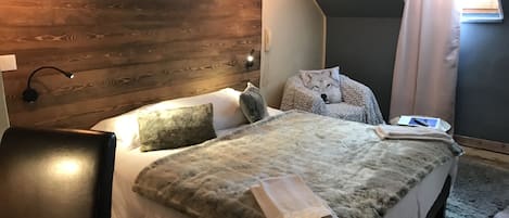 Superior kamer | Luxe beddengoed, individueel gedecoreerd, individueel gemeubileerd