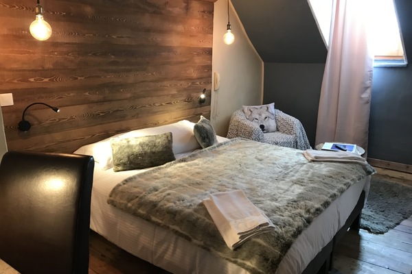 Superior-Zimmer | Hochwertige Bettwaren, individuell dekoriert, individuell eingerichtet