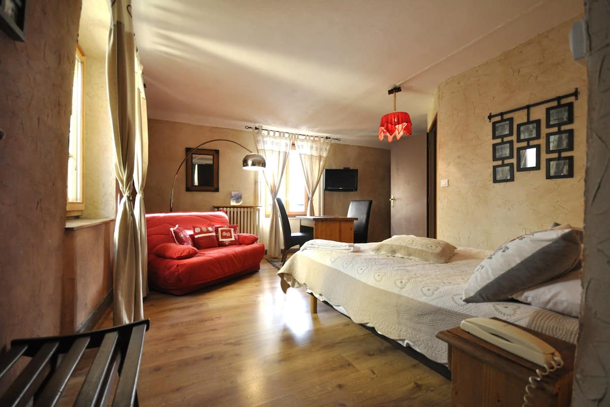 superior double  | premium bedding, individually decorated, individually furnished, desk