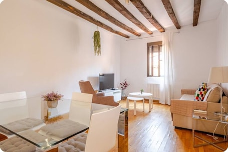 Smart TV. The apartment in Opera Royal Palace!