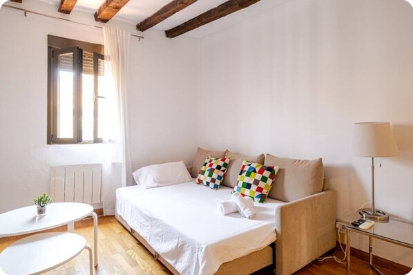 1 bedroom, desk, iron/ironing board, free WiFi