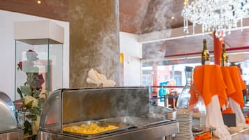 Free daily buffet breakfast