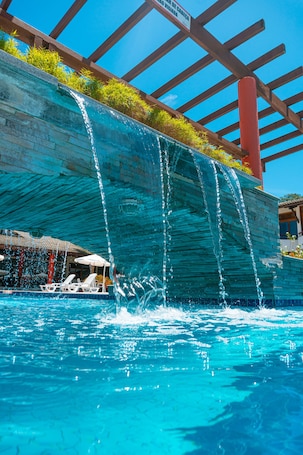 2 outdoor pools, open 10:00 AM to 9:30 PM, sun loungers. Porto das Naus Praia Hotel