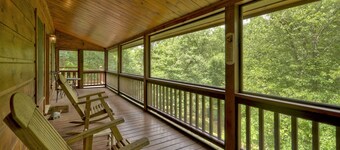 Sugar Creek Retreat | Hot Tub | Creek Front | Pool Table |
