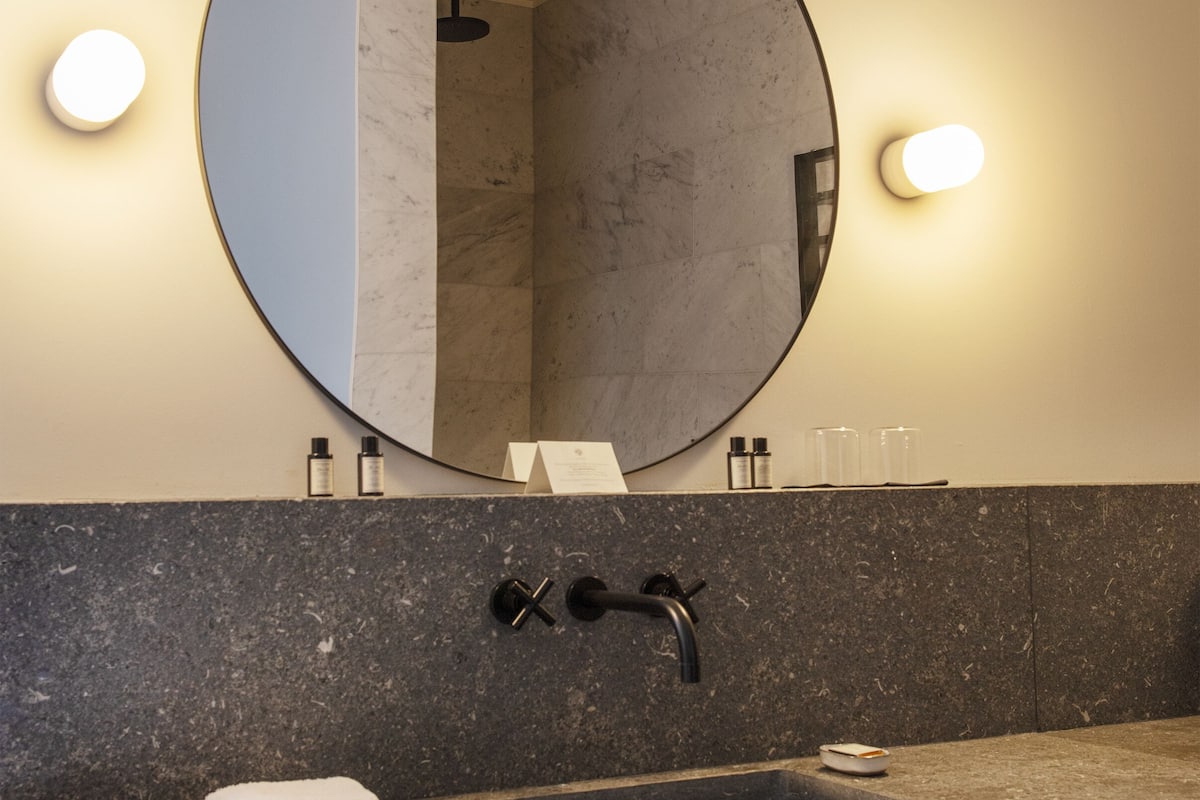 deluxe room, 1 queen bed | bathroom | free toiletries, bathrobes, towels