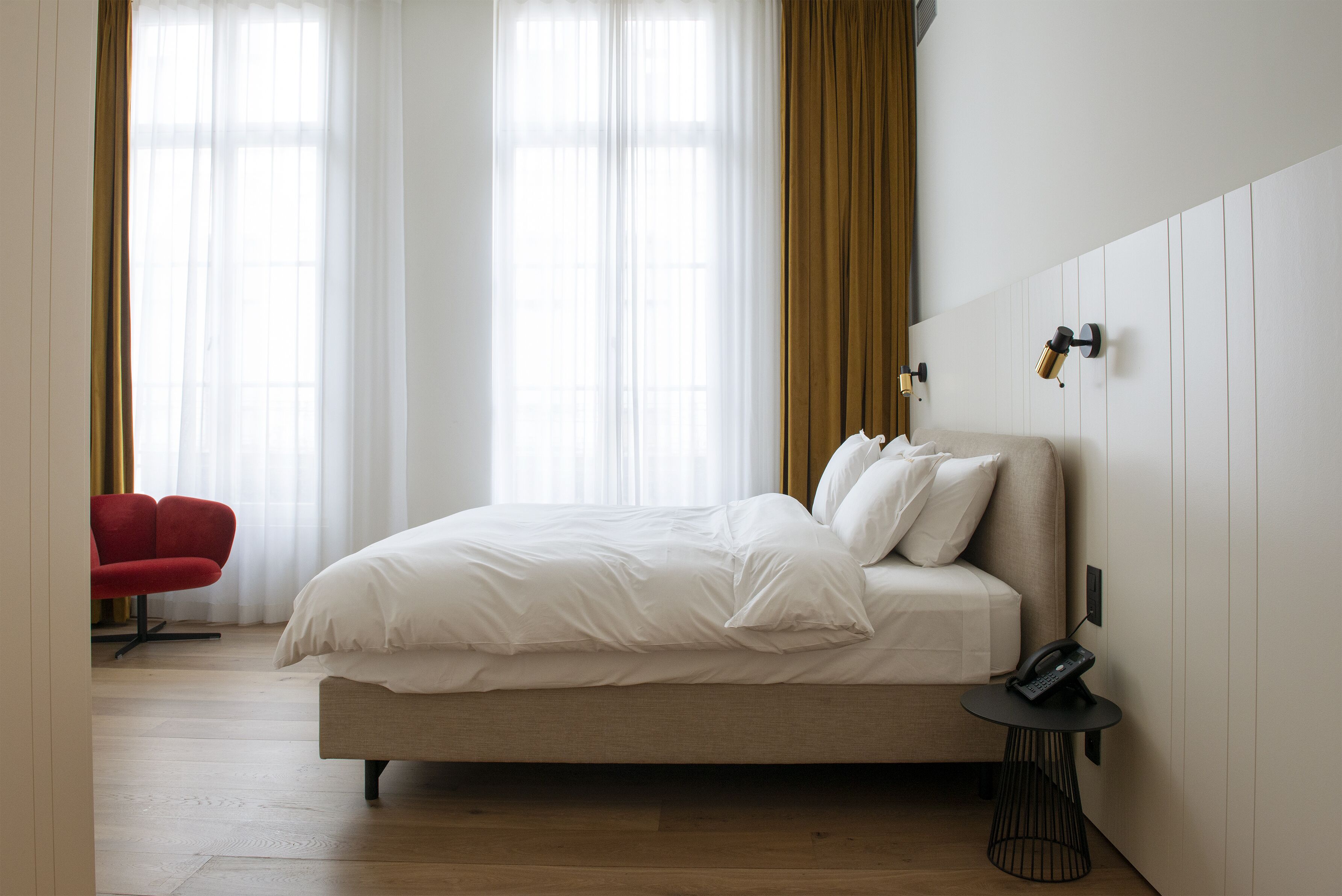 superior room, 1 queen bed | minibar, in-room safe, desk, soundproofing