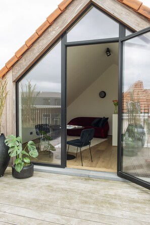 Deluxe Suite, 1 Queen Bed, City View | Terrace/patio - Hotel Riga (Antwerp)