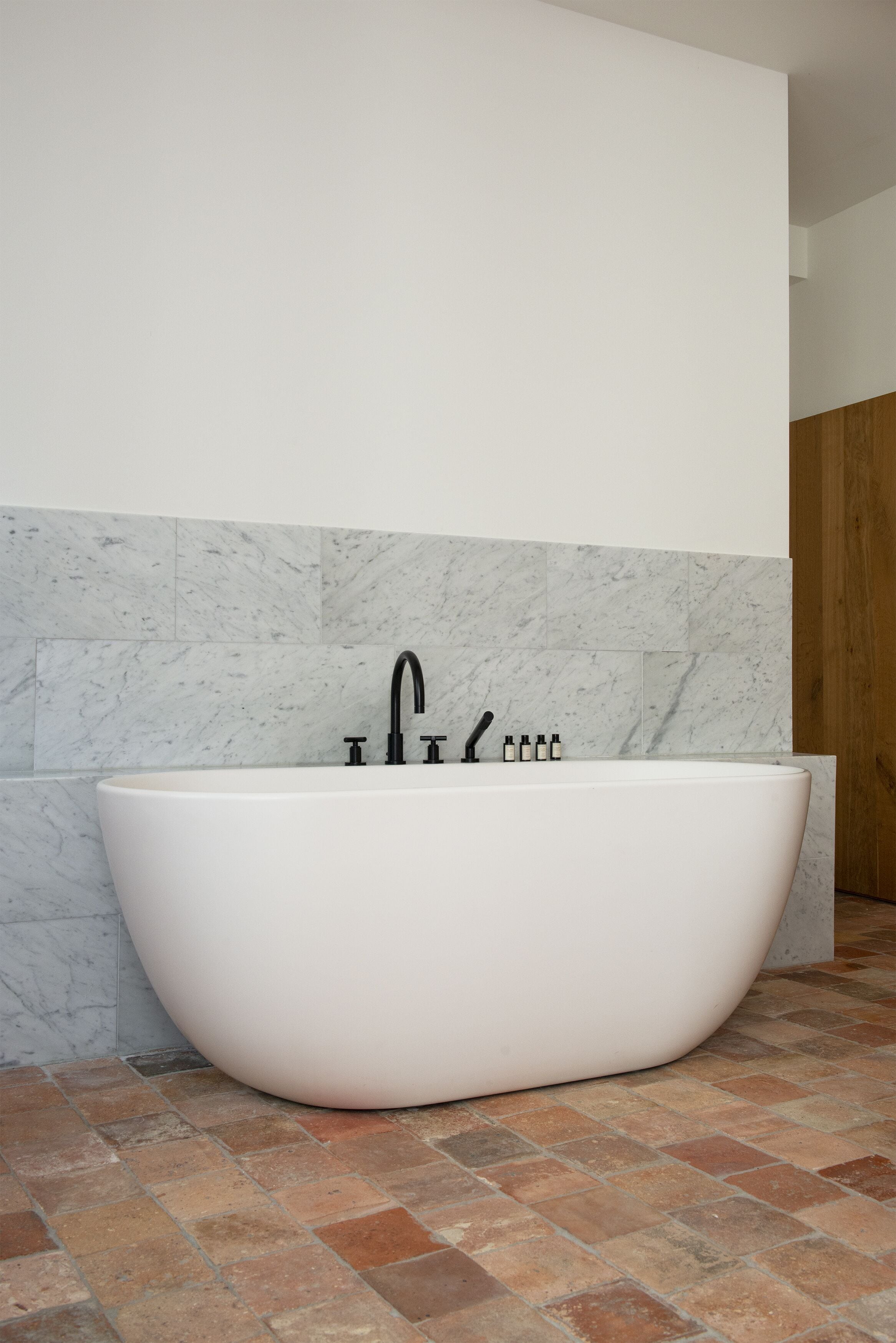 deluxe room, 1 queen bed | bathroom | free toiletries, bathrobes, towels