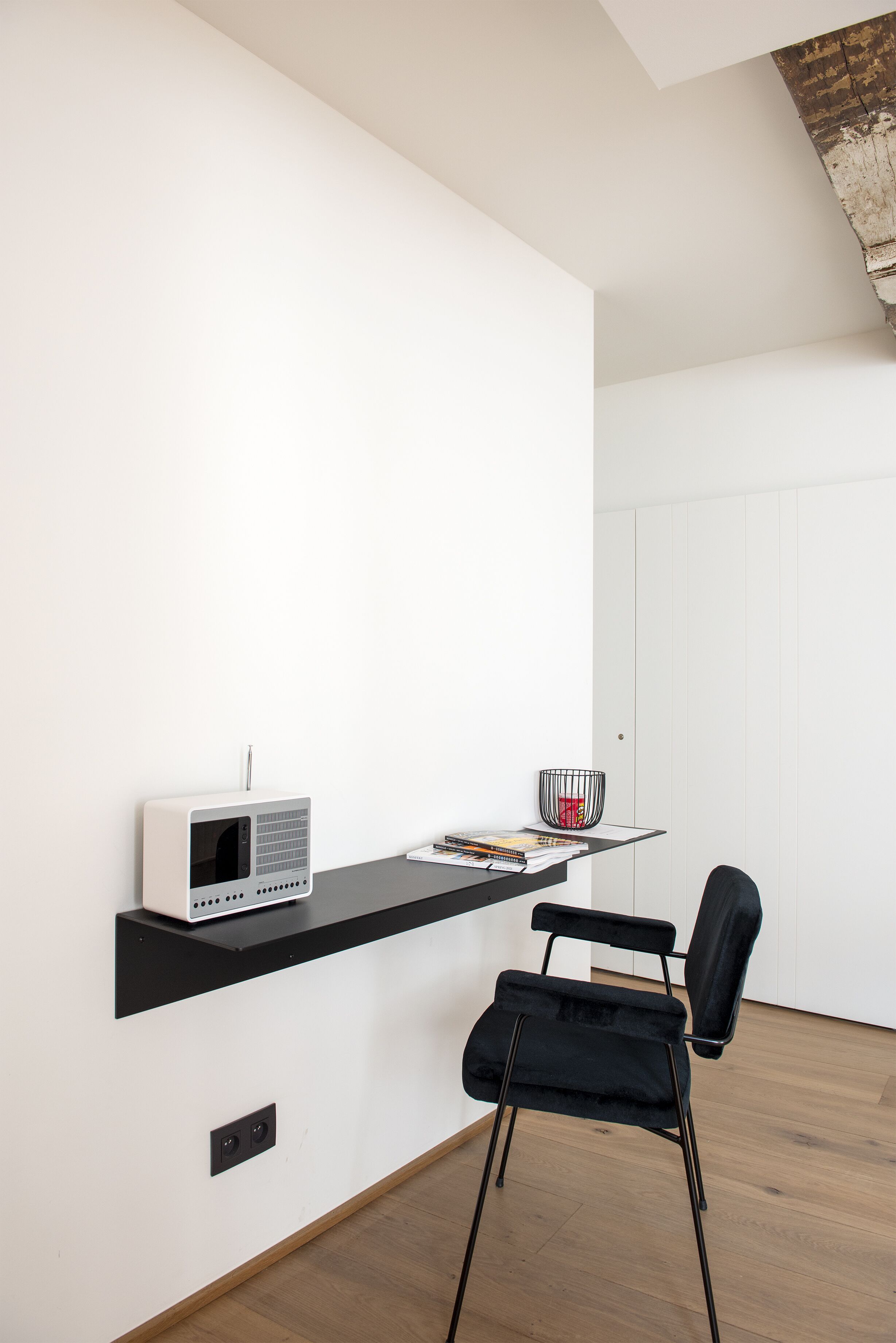 classic double room, 1 queen bed | minibar, in-room safe, desk, soundproofing