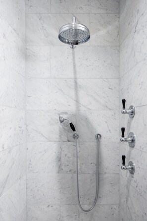 Superior Room, 1 Queen Bed | Bathroom - Riga Suites Antwerp (Antwerp)