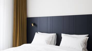 Suite Deluxe, 1 cama de matrimonio, vistas a la ciudad | Minibar, caja fuerte, escritorio y sistema de insonorización