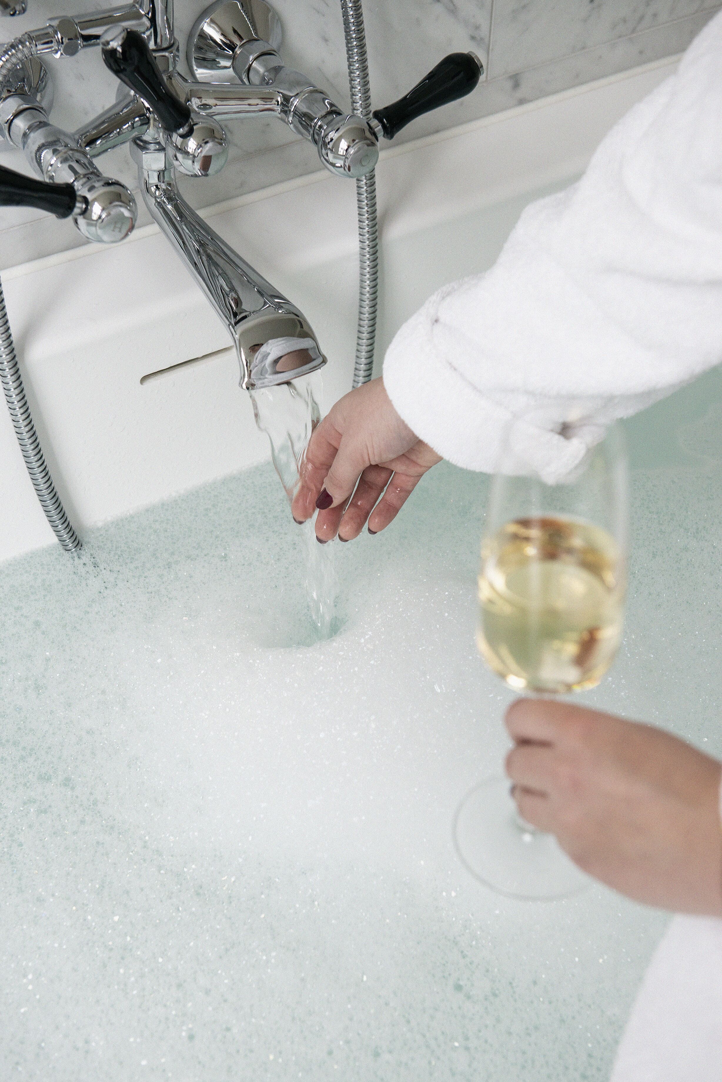 deluxe room, 1 queen bed | bathroom | free toiletries, bathrobes, towels