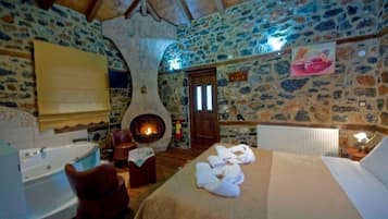 Deluxe Double Room, Mountain View | Soundproofing, free cribs/infant beds, free WiFi, bed sheets