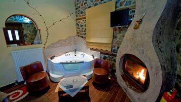 Deluxe Double Room, Mountain View | Jetted tub