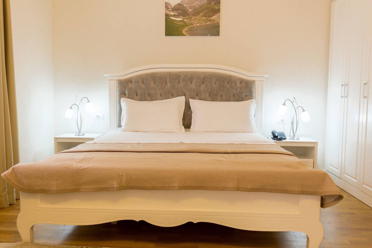 Chambre Standard double, vue sur le jardin | Literie de qualité, minibar, coffre-fort, bureau