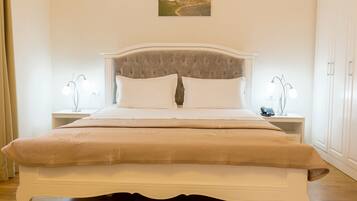 Kamar Double Standar, pemandangan kebun | Seprai premium, minibar, brankas, dan meja kerja