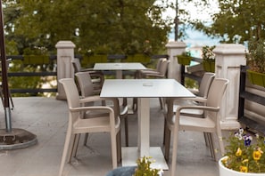 Bar (on property) - Hotel Turizem Shkelzeni (Bajram Curri)