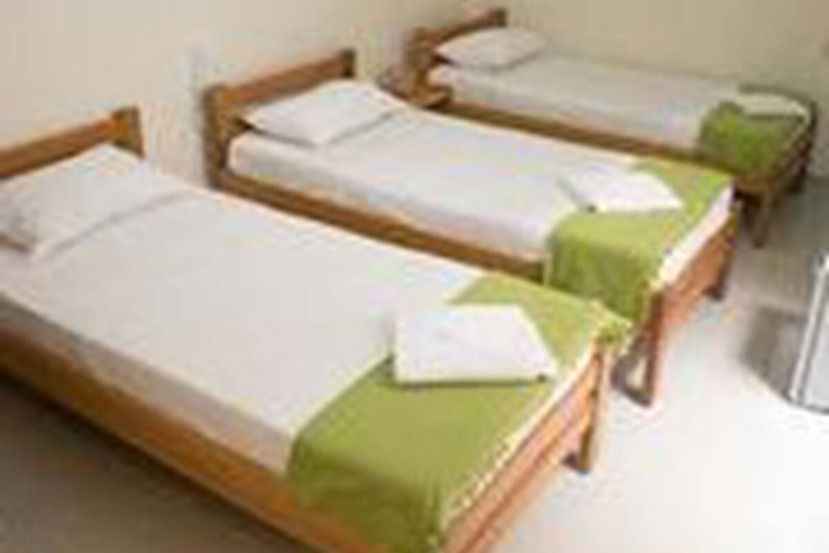 Habitación triple clásica, varias camas, accesible para personas con discapacidad, no fumadores | Minibar, wifi gratis, ropa de cama