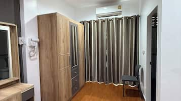 Habitación estándar | Escritorio, cortinas opacas, wifi gratis y ropa de cama