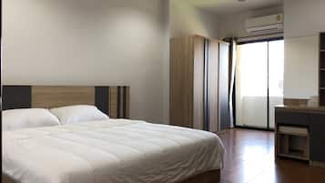 Standard Room | Desk, blackout drapes, free WiFi, bed sheets