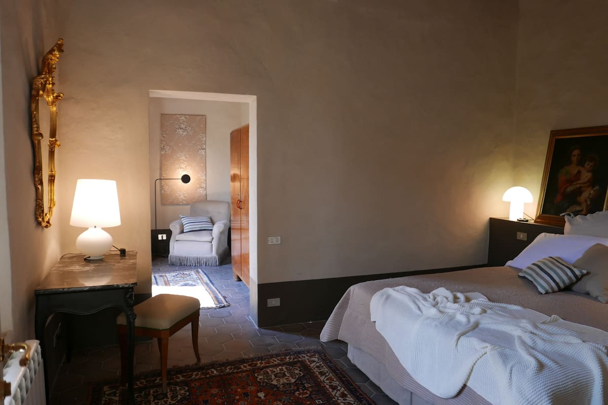 Deluxe Double Room | 1 bedroom, minibar, desk, laptop workspace