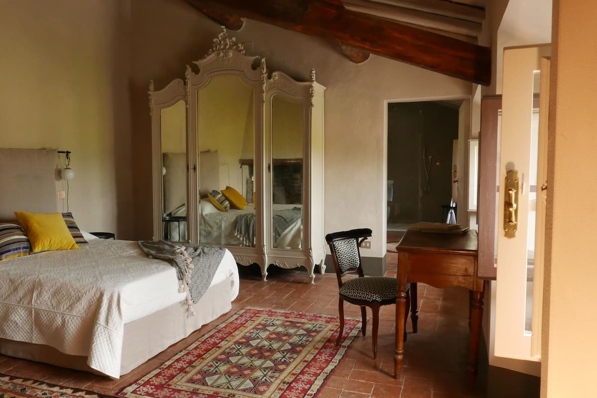 Deluxe Double Room | 1 bedroom, minibar, desk, laptop workspace