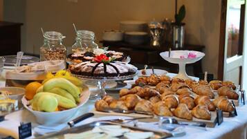 Sudah termasuk sarapan lengkap setiap hari