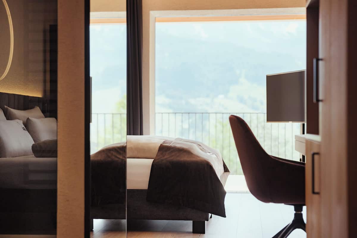 Deluxe Double or Twin Room | 1 bedroom, down comforters, pillowtop beds, in-room safe